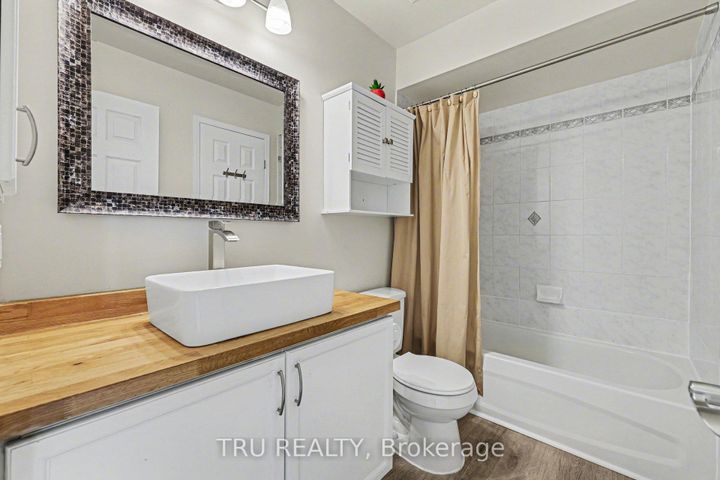 Photo 14 at 37 Daventry Crescent, Nepean (Longfields), Ottawa