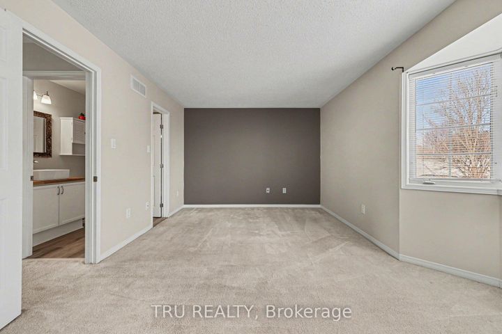 Photo 16 at 37 Daventry Crescent, Nepean (Longfields), Ottawa