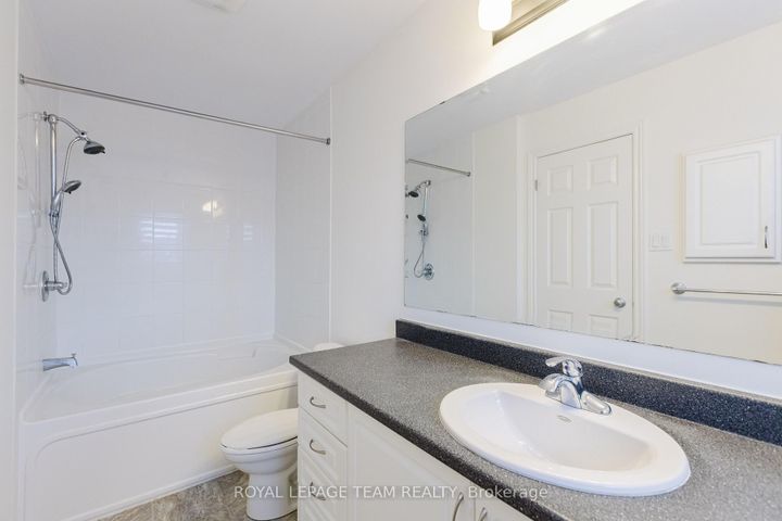 Photo 16 at 637 Clearbrook Drive, Nepean (Strandherd), Ottawa