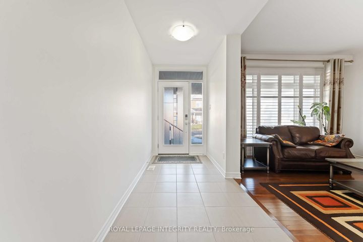 Photo 3 at 561 Egret Way, Nepean (Half Moon Bay), Ottawa