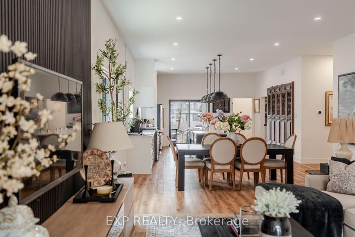 Photo 6 at 12 Viewmount Drive, Nepean (Meadowlands/Crestview), Ottawa