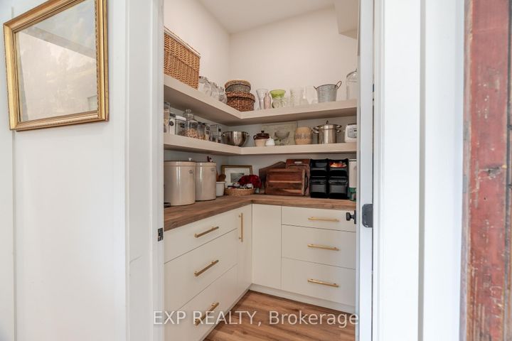 Photo 10 at 12 Viewmount Drive, Nepean (Meadowlands/Crestview), Ottawa