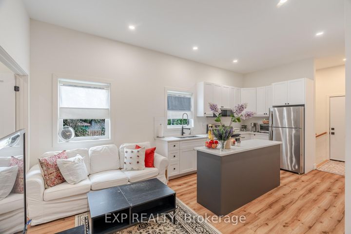Photo 14 at 12 Viewmount Drive, Nepean (Meadowlands/Crestview), Ottawa