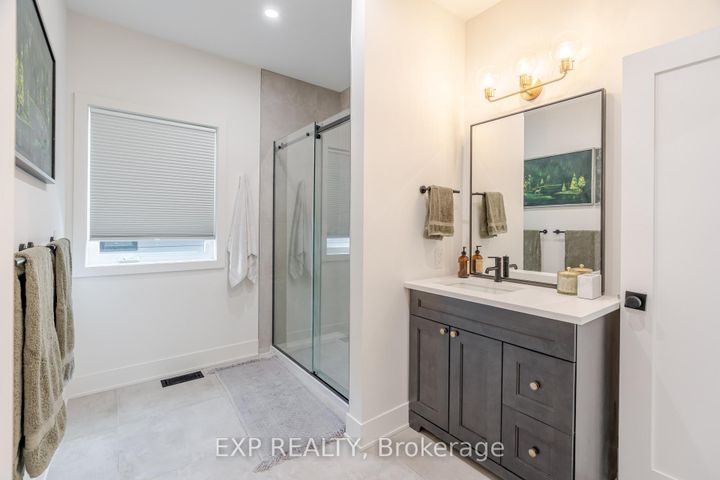 Photo 33 at 12 Viewmount Drive, Nepean (Meadowlands/Crestview), Ottawa