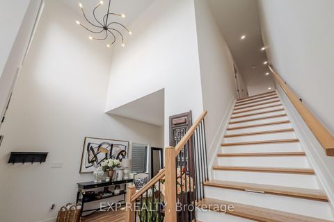 Photo 3 at 12 Viewmount Drive, Nepean (Meadowlands/Crestview), Ottawa