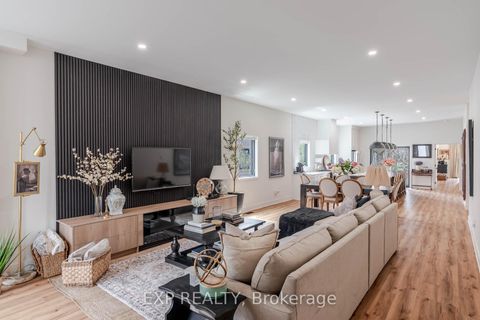 Photo 4 at 12 Viewmount Drive, Nepean (Meadowlands/Crestview), Ottawa