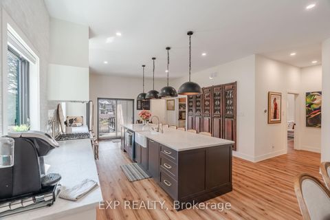 Photo 13 at 12 Viewmount Drive, Nepean (Meadowlands/Crestview), Ottawa