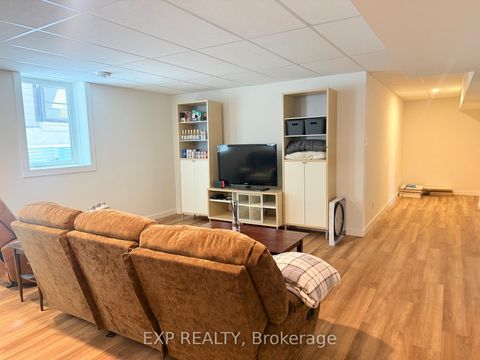 Photo 43 at 12 Viewmount Drive, Nepean (Meadowlands/Crestview), Ottawa