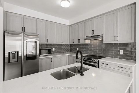 Photo 9 at 105 Mesa Drive, Nepean (Half Moon Bay), Ottawa