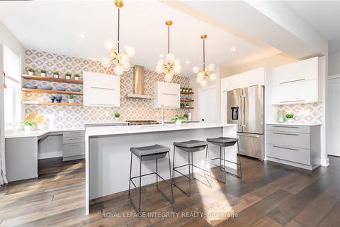 Photo 10 at 332 Haliburton Heights S, Emerald Meadows/Trailwest, Kanata