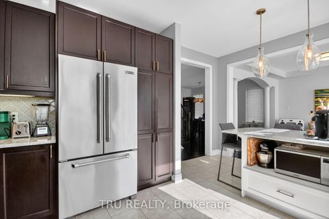 Photo 17 at 126 Pinelock Street, Emerald Meadows/Trailwest, Kanata