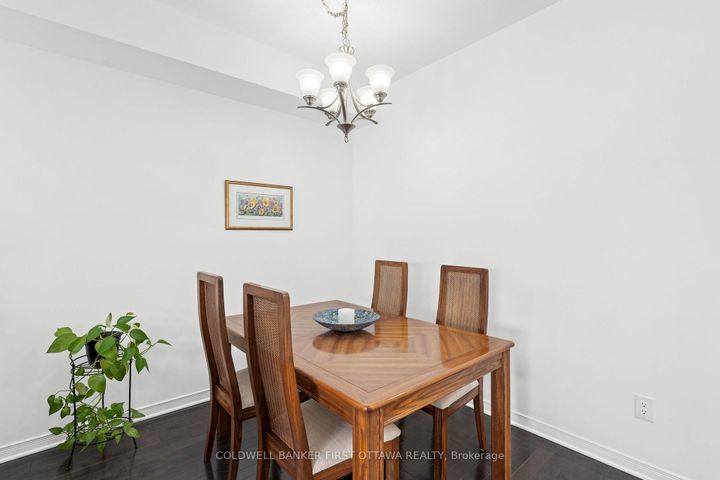 Photo 4 at 32 Dundalk Private, Nepean (Stonebridge), Ottawa