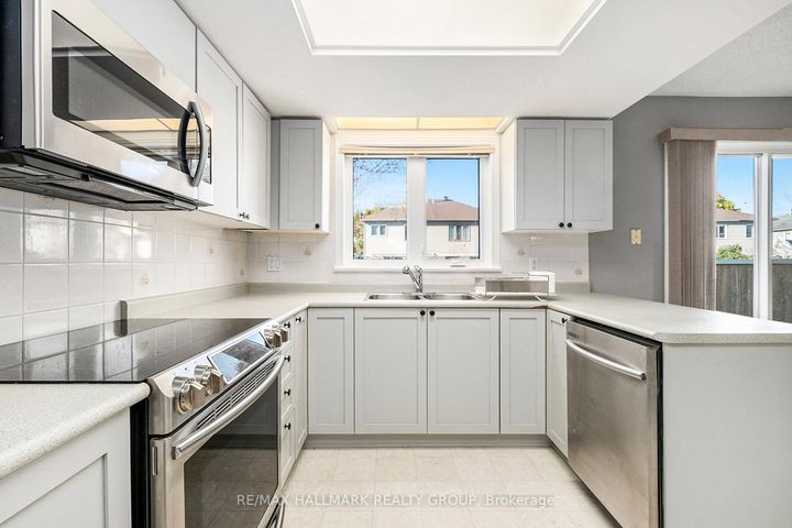 Photo 8 at 64 Grenadier Way, Nepean (Longfields), Ottawa