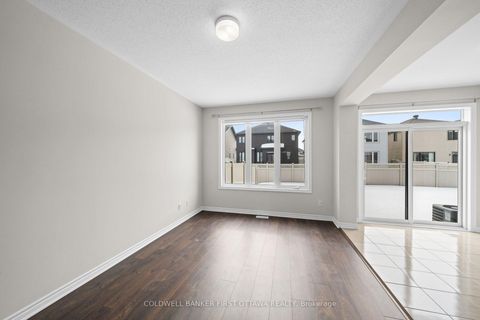 Photo 4 at 783 Brittanic Road, Emerald Meadows/Trailwest, Kanata