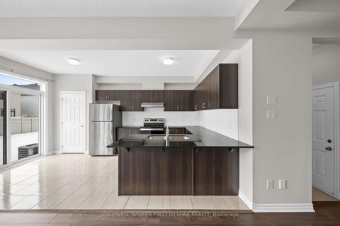 Photo 5 at 783 Brittanic Road, Emerald Meadows/Trailwest, Kanata