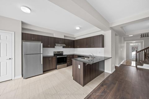 Photo 6 at 783 Brittanic Road, Emerald Meadows/Trailwest, Kanata