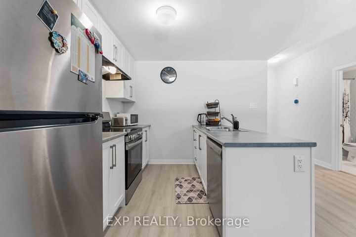 Photo 13 at 116 Parnian Private, Nepean (Half Moon Bay), Ottawa