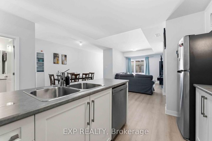 Photo 15 at 116 Parnian Private, Nepean (Half Moon Bay), Ottawa