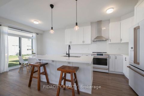 Photo 10 at 183 Yearling Circle, Goulbourn Twp From Franktown Rd/South To Rideau, Stittsville