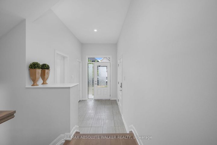 Photo 2 at 21 Fossa Terrace N, Nepean (Half Moon Bay), Ottawa