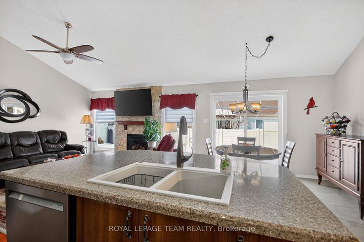 Photo 17 at 26 Settlers Ridge Way, Nepean (Longfields), Ottawa