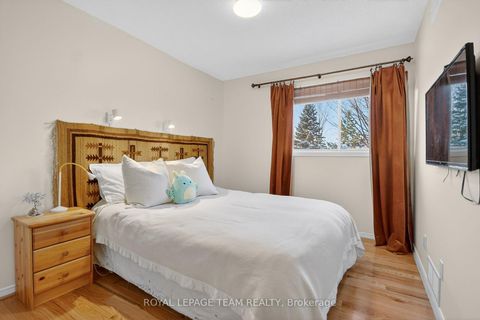 Photo 32 at 48 JACKMAN Terrace, Katimavik, Kanata