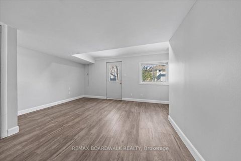 Photo 5 at 1513 Thurlow Street, Fallingbrook/Ridgemount, Orleans