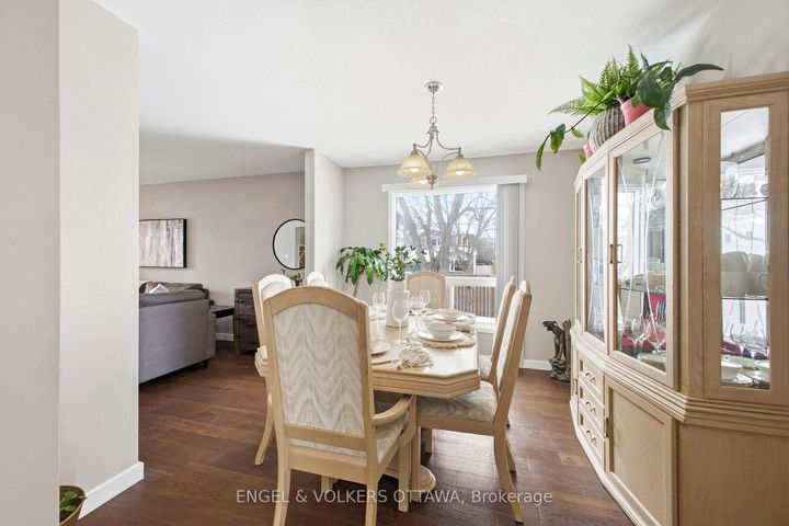 Photo 5 at 14 Gamma Court, Nepean (Heritage Park), Ottawa