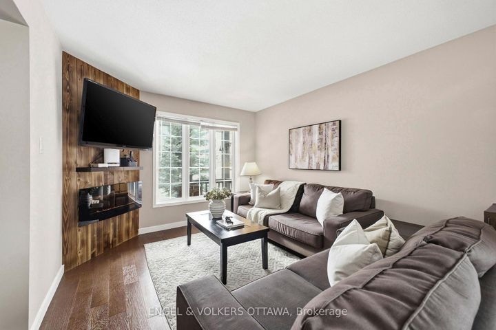 Photo 6 at 14 Gamma Court, Nepean (Heritage Park), Ottawa