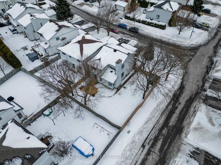 Photo 38 at 14 Gamma Court, Nepean (Heritage Park), Ottawa