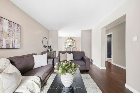 Photo 3 at 14 Gamma Court, Nepean (Heritage Park), Ottawa