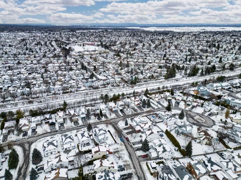 Photo 37 at 14 Gamma Court, Nepean (Heritage Park), Ottawa