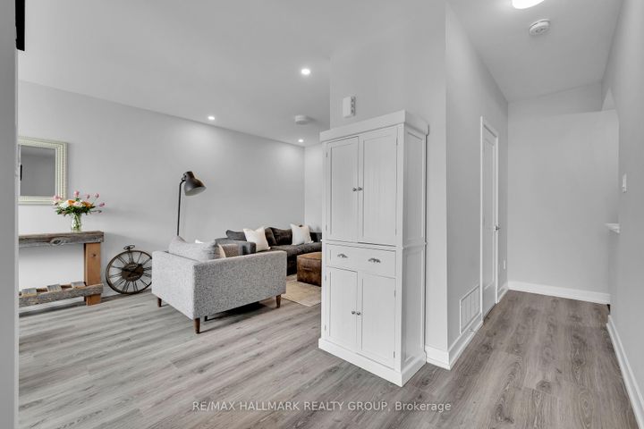 Photo 4 at 738 Chromite Private, Nepean (Heritage Park), Ottawa