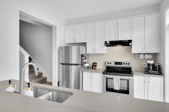 Photo 7 at 738 Chromite Private, Nepean (Heritage Park), Ottawa