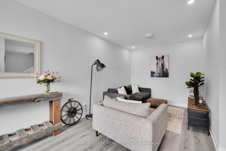 Photo 15 at 738 Chromite Private, Nepean (Heritage Park), Ottawa