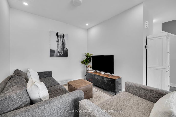 Photo 17 at 738 Chromite Private, Nepean (Heritage Park), Ottawa