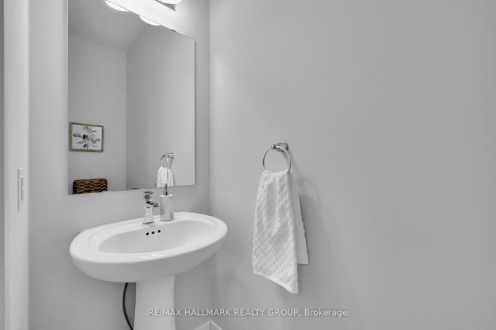 Photo 18 at 738 Chromite Private, Nepean (Heritage Park), Ottawa