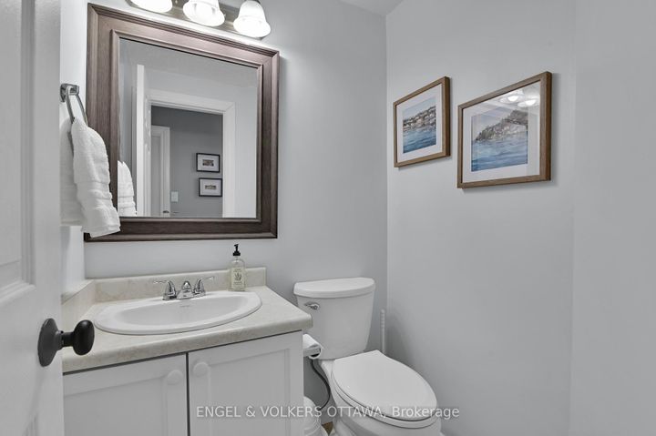 Photo 5 at 66 Hummingbird Crescent, Nepean (Cedargrove/Fraserdale), Ottawa