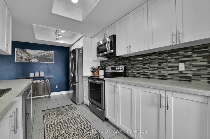 Photo 9 at 66 Hummingbird Crescent, Nepean (Cedargrove/Fraserdale), Ottawa