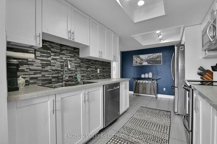 Photo 10 at 66 Hummingbird Crescent, Nepean (Cedargrove/Fraserdale), Ottawa