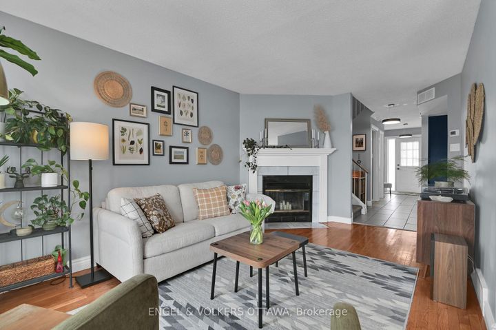 Photo 13 at 66 Hummingbird Crescent, Nepean (Cedargrove/Fraserdale), Ottawa