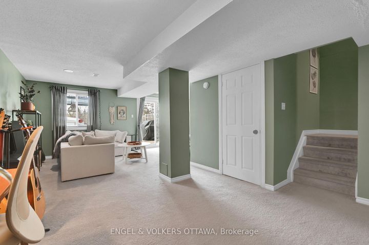 Photo 25 at 66 Hummingbird Crescent, Nepean (Cedargrove/Fraserdale), Ottawa