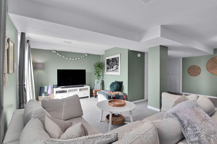 Photo 27 at 66 Hummingbird Crescent, Nepean (Cedargrove/Fraserdale), Ottawa