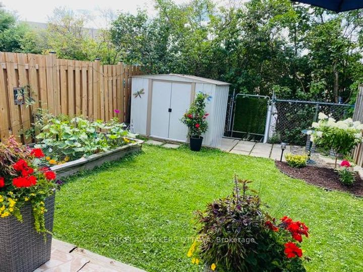 Photo 35 at 66 Hummingbird Crescent, Nepean (Cedargrove/Fraserdale), Ottawa