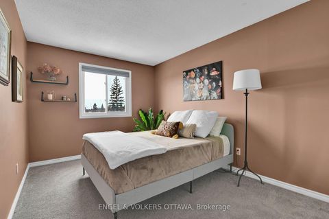 Photo 20 at 66 Hummingbird Crescent, Nepean (Cedargrove/Fraserdale), Ottawa