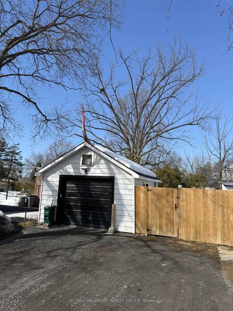 Photo 2 at 2545 MARKET Street, Cumberland Village, Orleans