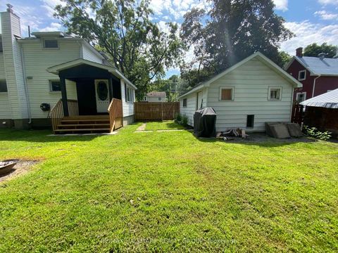 Photo 4 at 2545 MARKET Street, Cumberland Village, Orleans