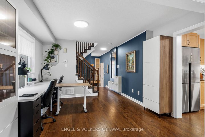 Photo 7 at 760 Mayfly Crescent, Nepean (Half Moon Bay), Ottawa