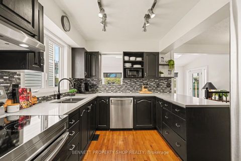 Photo 5 at 53 Filion Crescent, Bridlewood, Kanata