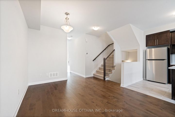 Photo 6 at 563 Aglish Mews, Nepean (Half Moon Bay), Ottawa